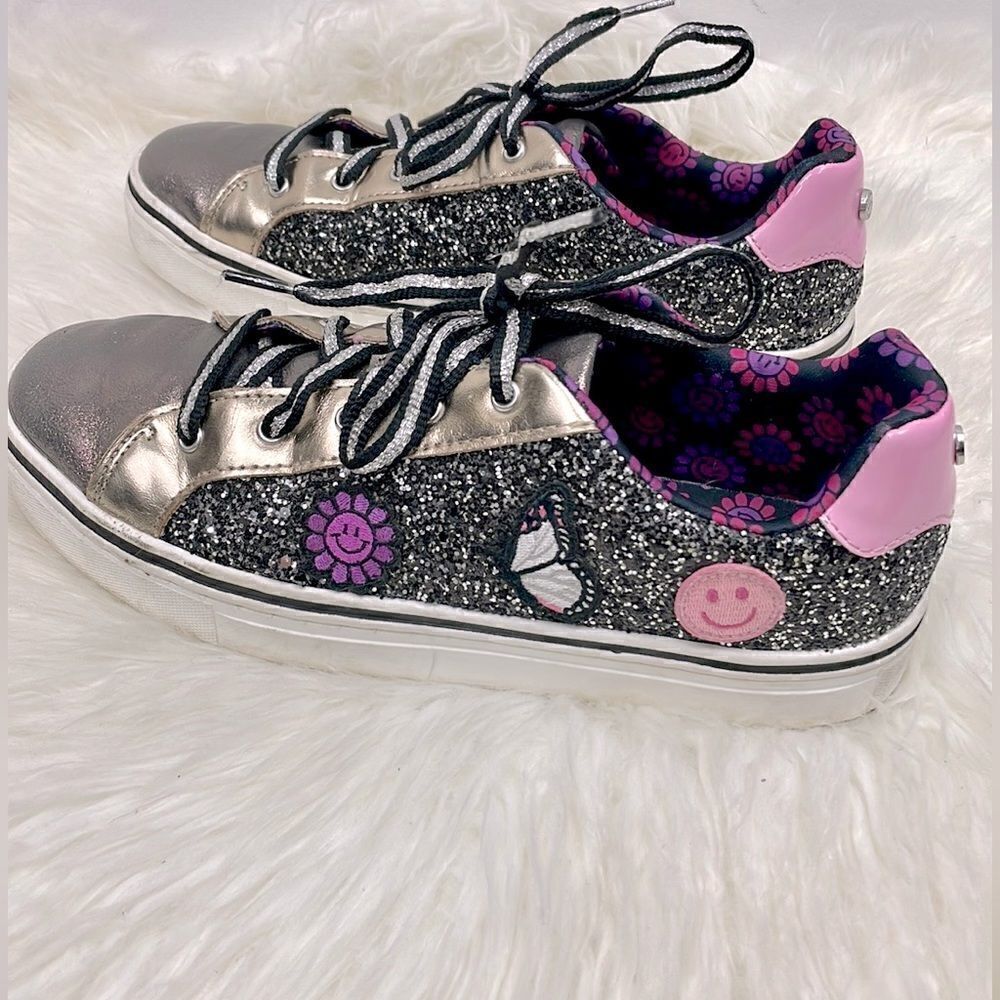 Madden NYC | Bitmoji,glitter,sneakers 6.0 black, bronze,pink.